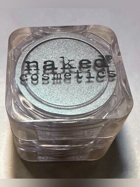 naked cosmetics  Eyeshadow in shade Mother Nature. Size .05 ounces